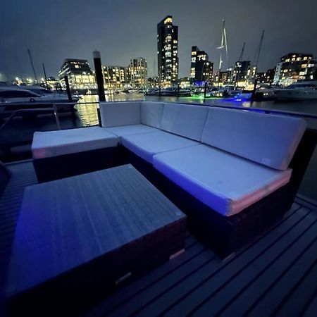 Yacht "X" - 44 Foot Modern Yacht On 5 Star Ocean Village Marina - Minutes Away From City Centre And Cruise Terminals, Free Parking ,Spa Package Available! 南安普敦 外观 照片