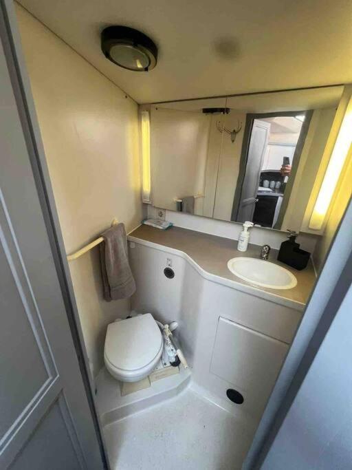 Yacht "X" - 44 Foot Modern Yacht On 5 Star Ocean Village Marina - Minutes Away From City Centre And Cruise Terminals, Free Parking ,Spa Package Available! 南安普敦 外观 照片