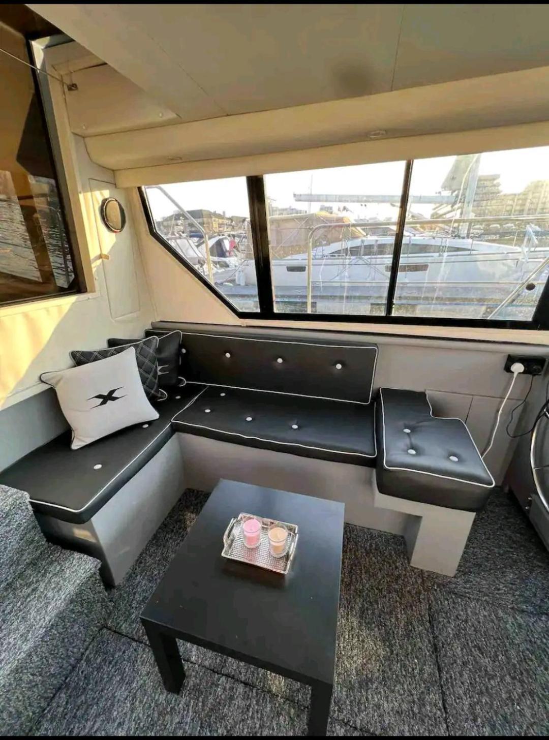 Yacht "X" - 44 Foot Modern Yacht On 5 Star Ocean Village Marina - Minutes Away From City Centre And Cruise Terminals, Free Parking ,Spa Package Available! 南安普敦 外观 照片